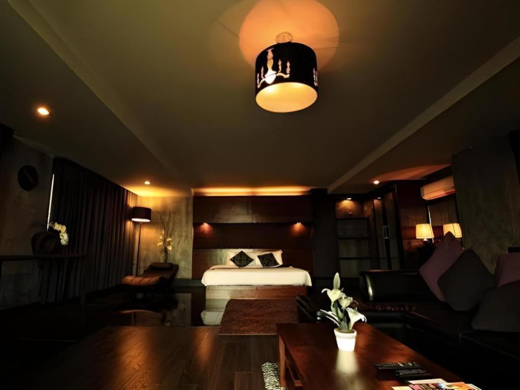 B2 Black Business And Budget Hotel Чиангмай Екстериор снимка