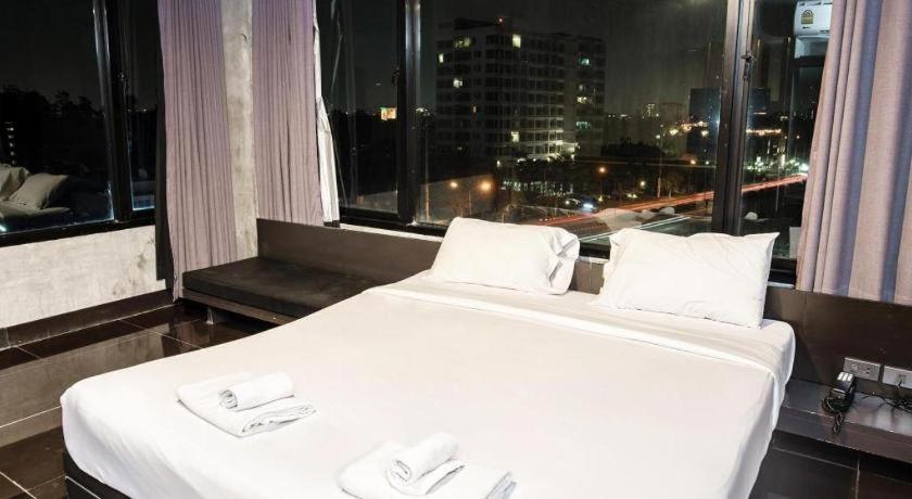 B2 Black Business And Budget Hotel Чиангмай Екстериор снимка