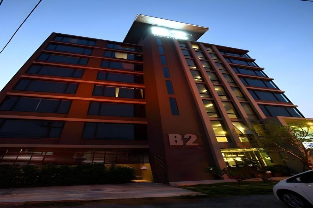 B2 Black Business And Budget Hotel Чиангмай Екстериор снимка