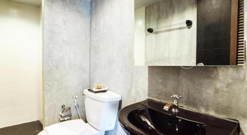 B2 Black Business And Budget Hotel Чиангмай Екстериор снимка