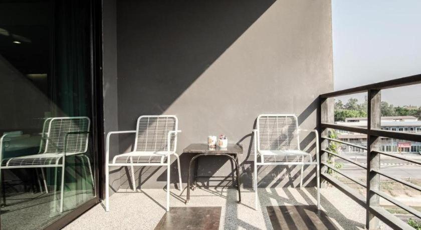 B2 Black Business And Budget Hotel Чиангмай Екстериор снимка