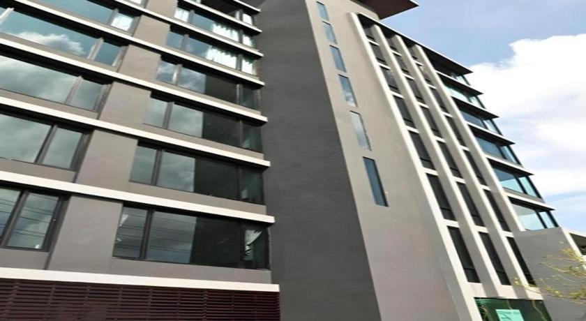 B2 Black Business And Budget Hotel Чиангмай Екстериор снимка